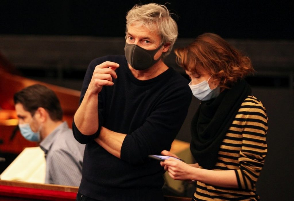 Alfred Dorfer und Ko-Regisseurin Kateryna Sokolova bei den Proben im Theater an der Wien