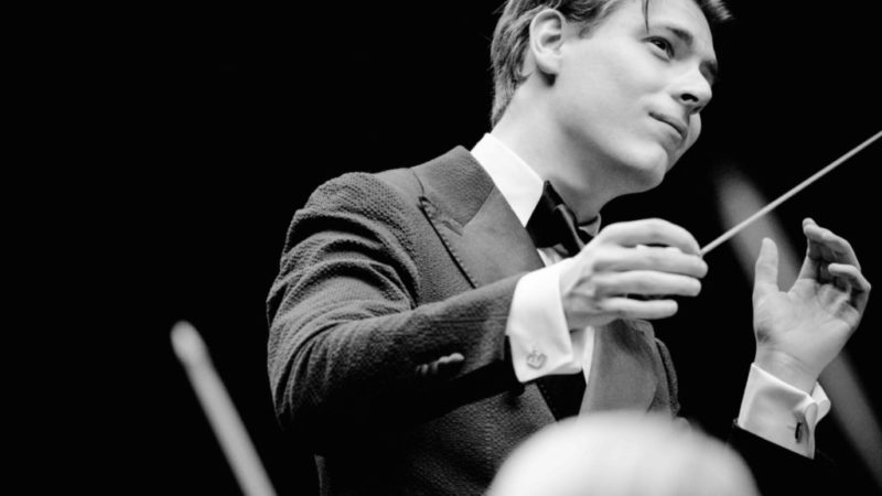 1a-Klaus-Makela-bw_copyright-Marco-Borggreve-copy-2000x1334-1-e1678917730447-1024x683-1-800x450 Livestreams von Opern und klassischen Konzerten