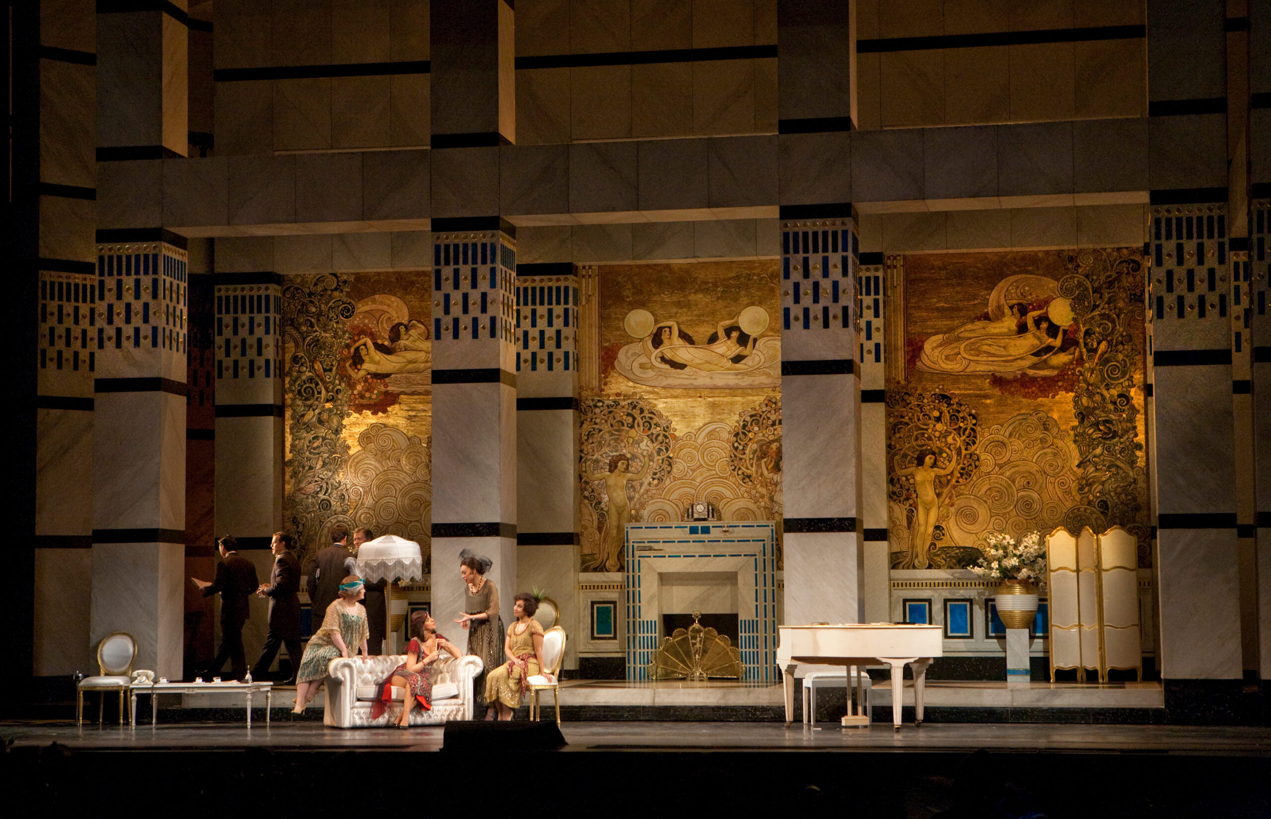 Szene aus Puccinis Oper "La rondine" an der Metropolitan Opera New York