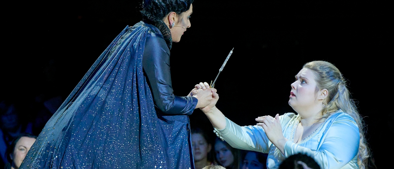 Die Königin der Nacht und Pamina in der "Zauberflöte für Kinder" an der Wiener Staatsoper